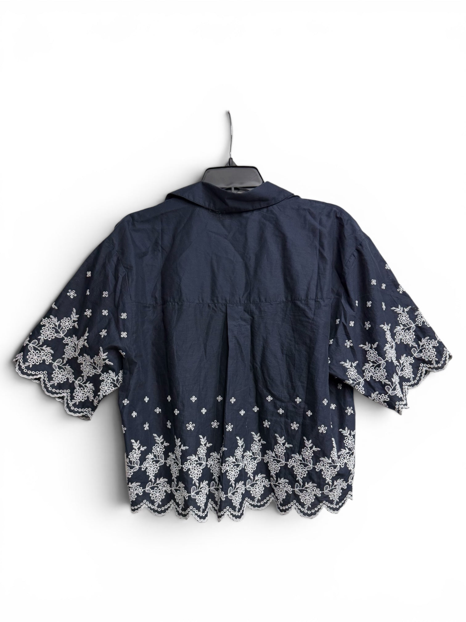 ✨ CeCe C’est La Vie Embroidered Flutter Sleeve Blouse – Night Shade Navy | Scalloped Hem Top ✨ Size Small