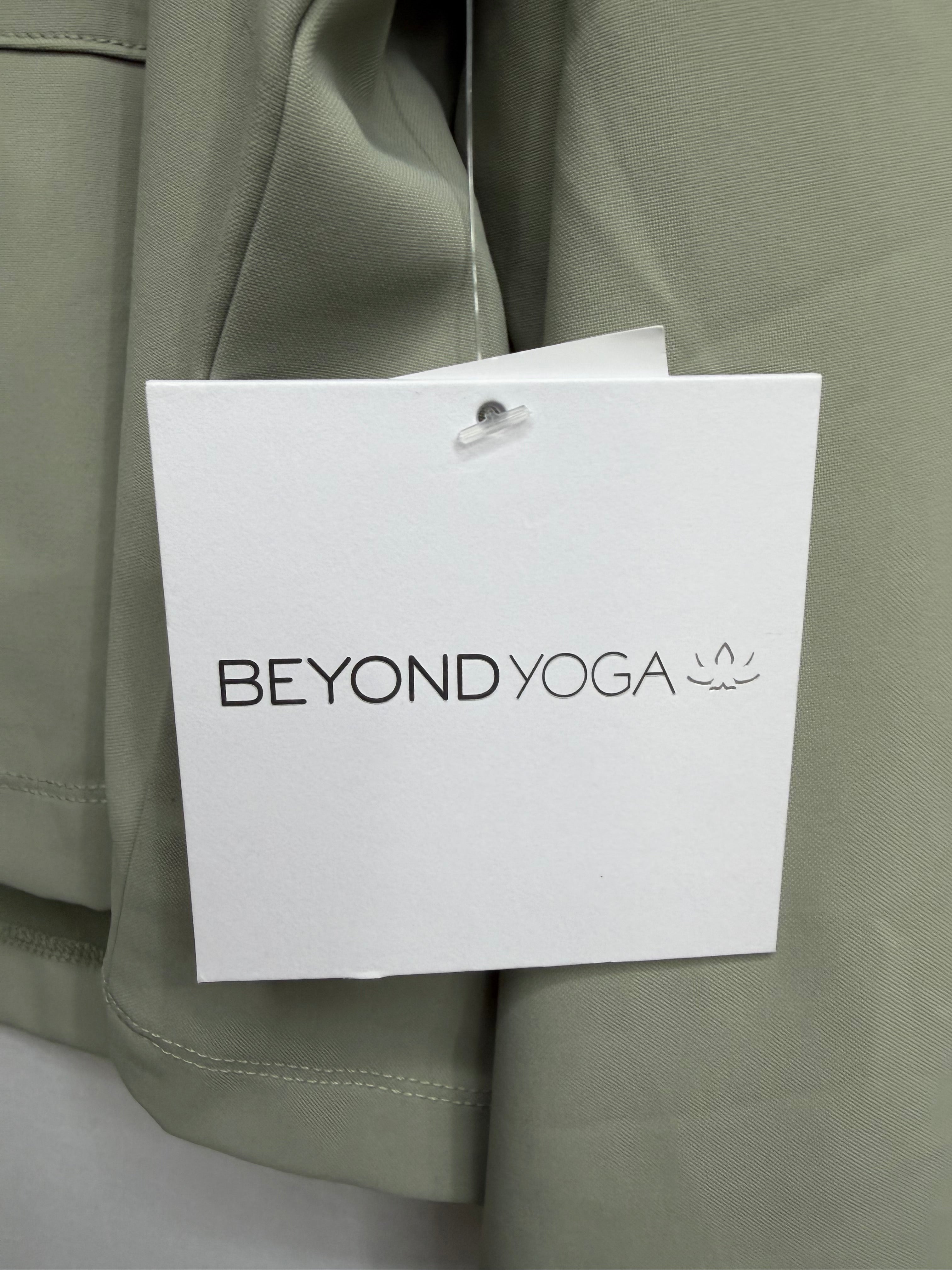 ✨ Beyond Yoga Midtown Cropped Jacket – Grey Sage | Lightweight Luxury Athleisure Jacket ✨ Size Large