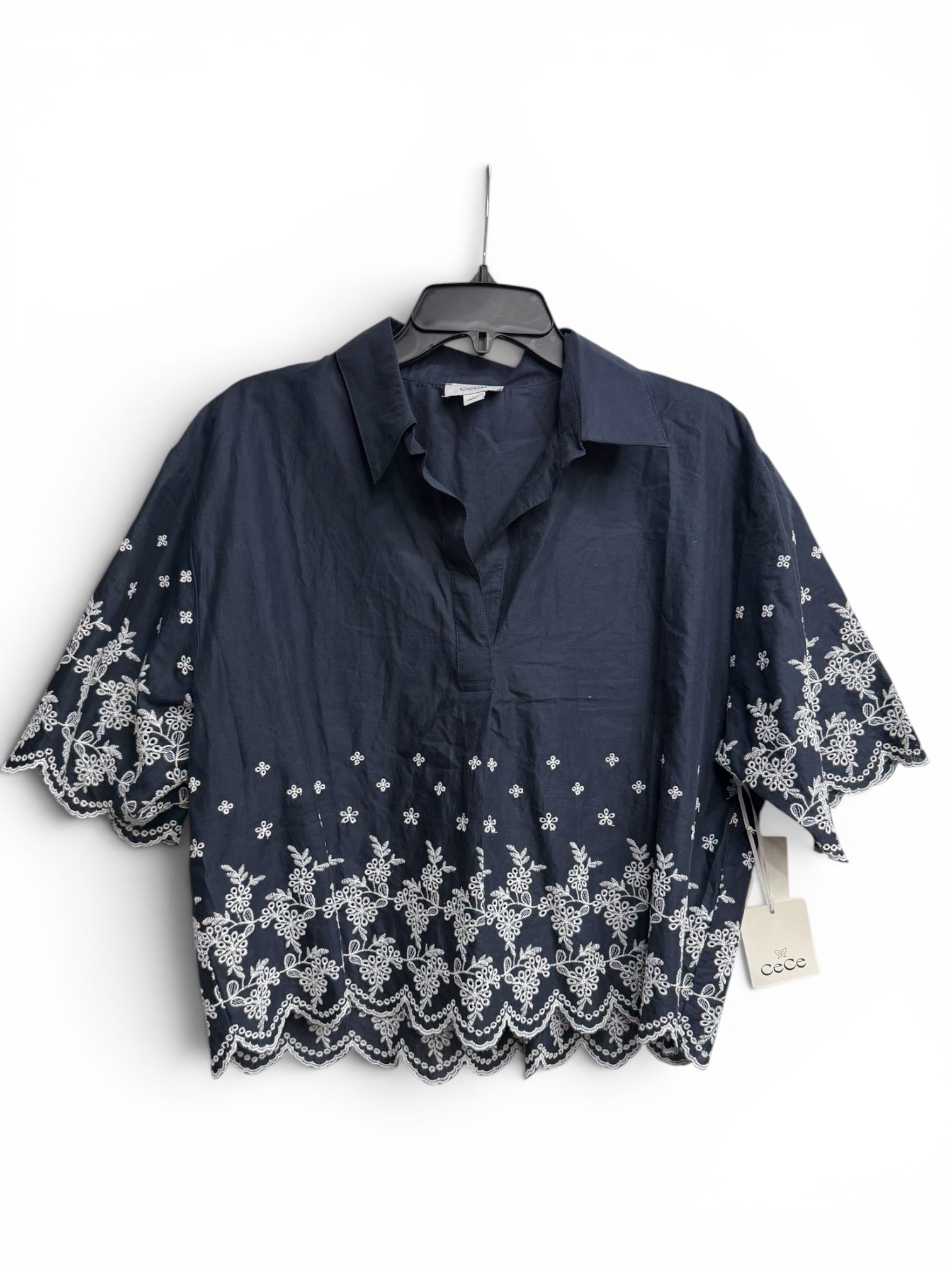 ✨ CeCe C’est La Vie Embroidered Flutter Sleeve Blouse – Night Shade Navy | Scalloped Hem Top ✨ Size Small