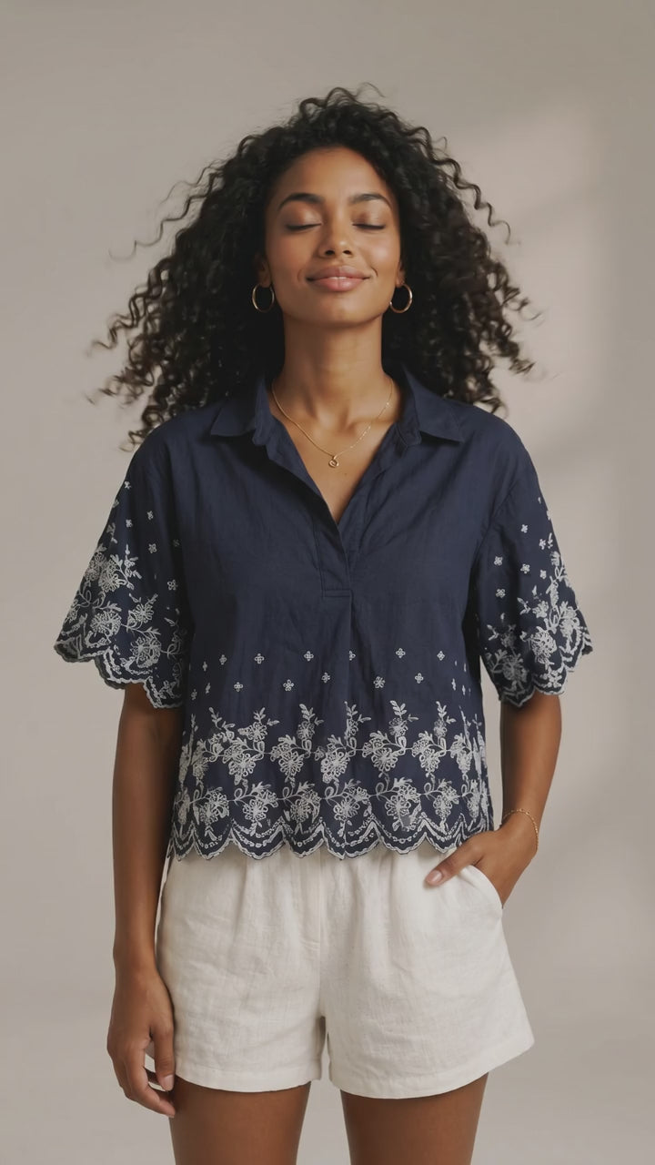 ✨ CeCe C’est La Vie Embroidered Flutter Sleeve Blouse – Night Shade Navy | Scalloped Hem Top ✨ Size Small