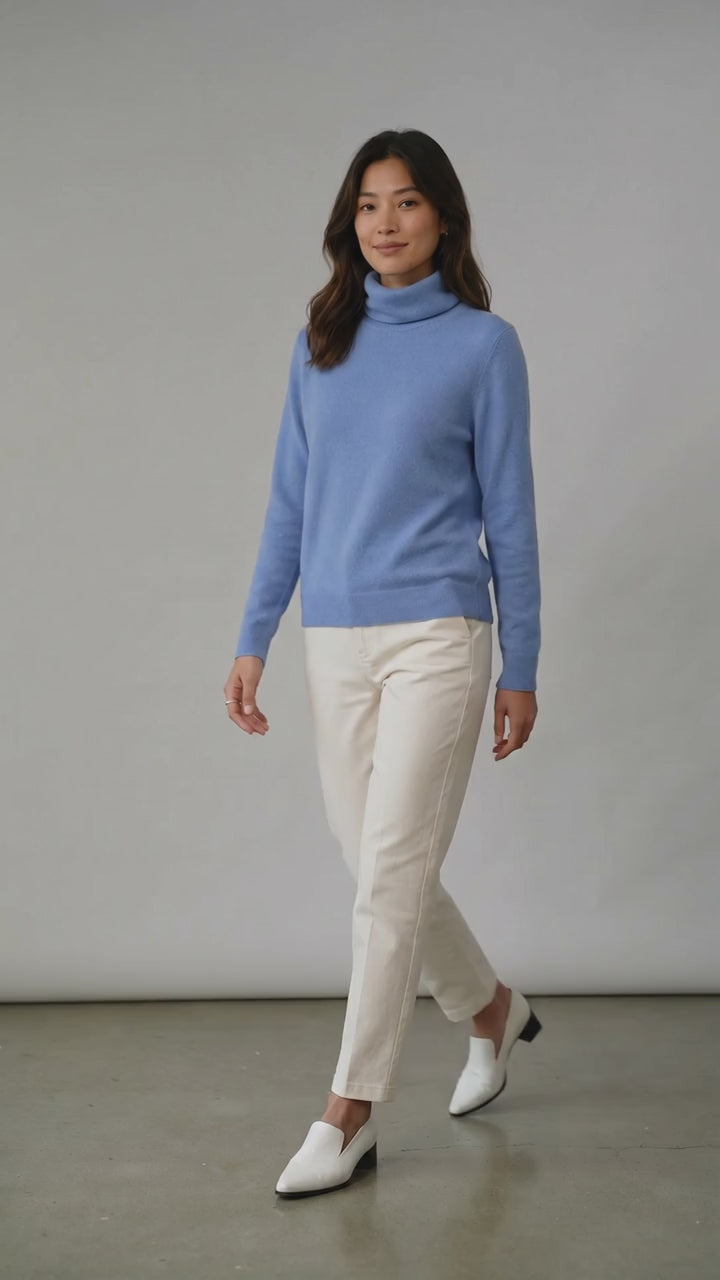 🩵✨ Charter Club Luxury 100% Cashmere Soft Blue Turtleneck Sweater – Ultra Soft Luxury Knit 🩵❄️✨ Size Medium